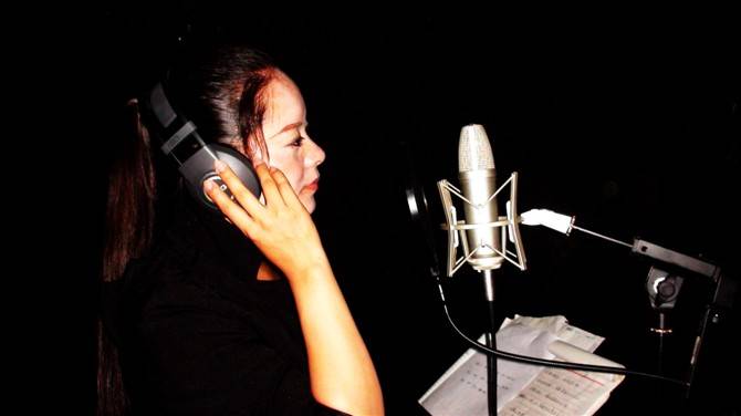 阿苏听史成都录鬼棚《进棚前注意事项》 - 阿苏 - 中国彝族太阳火组合阿苏听史成都音乐工作室 阿苏听史成都录鬼棚《进棚前注意事项》 - 阿苏 - 中国彝族太阳火组合阿苏听史成都音乐工作室