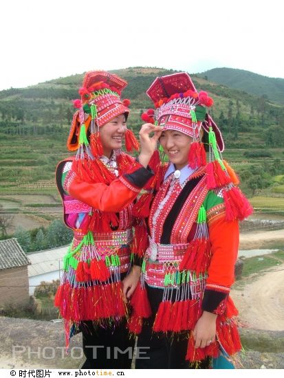 彝族尼苏支系花腰人姑娘的温柔（美图）
