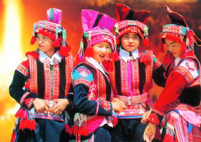 彝族尼苏支系花腰人姑娘的温柔（美图）